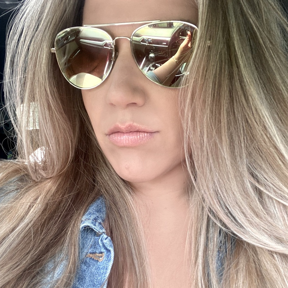 Meet your Posher, Shea